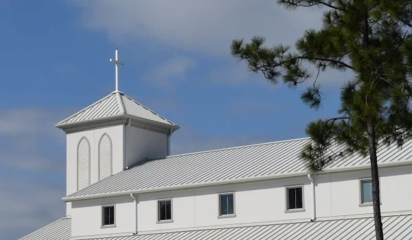 white-church-roof-and-steeple-with-cross-2026-01-06-09-44-40-utc